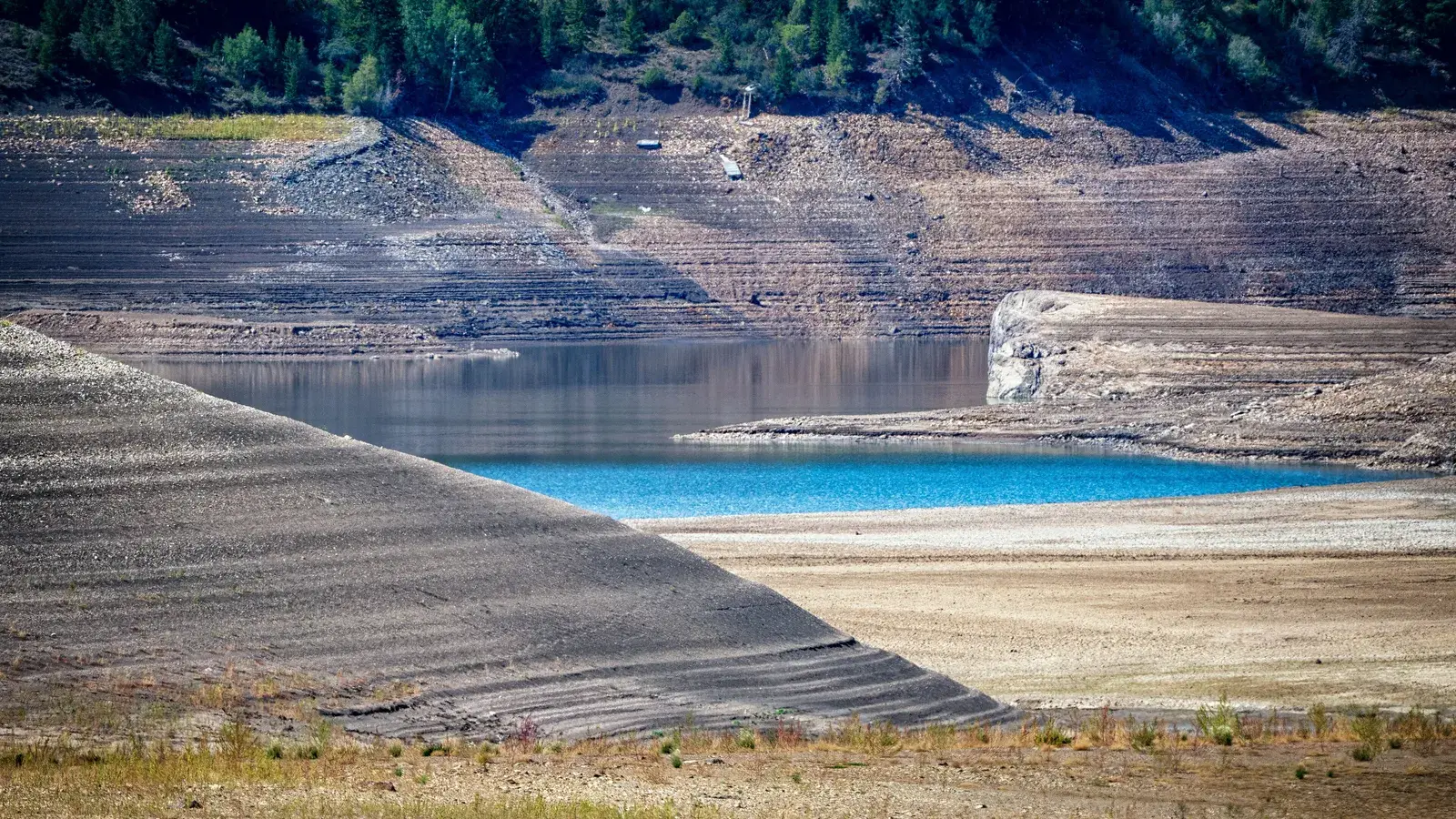 Exposed shoreline and low water at Green Mountain Reservoir near Heeney in August 2026